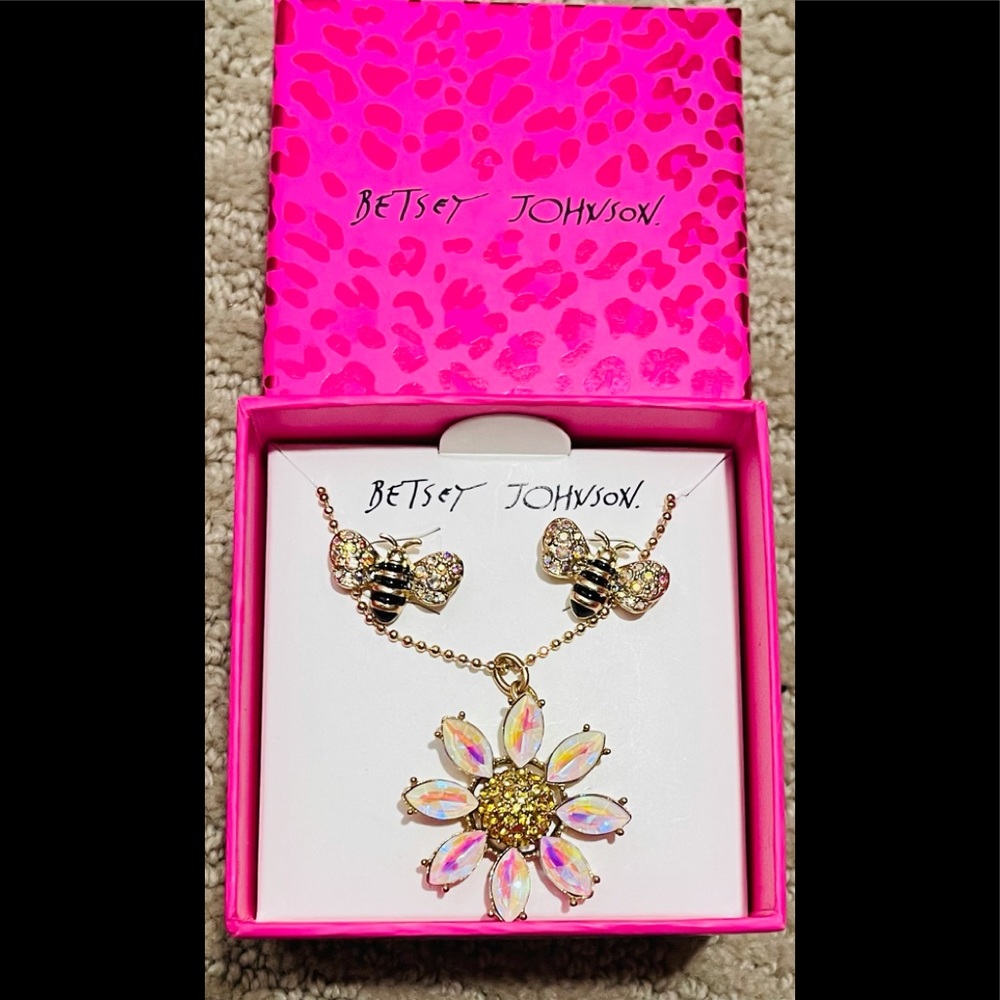 NIB BETSEY JOHNSON SUNFLOWER BEE JEWELRY SET